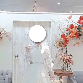 レースが美しいドレス