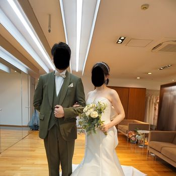 上品な光沢が美しい、洗練された大人のマーメイドドレス