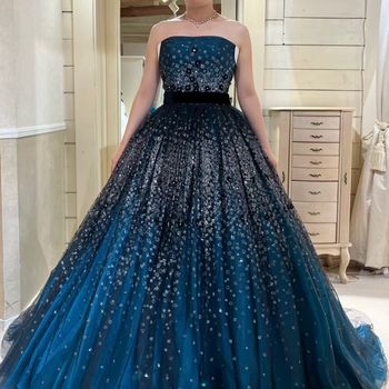 華やかさと大人の落ち着きが絶妙なドレス