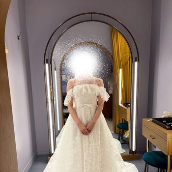 花柄が可愛いレース生地のドレス