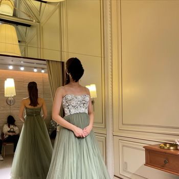 ビジューが煌めくドレス