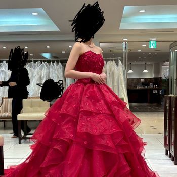 可愛らしい赤ドレス