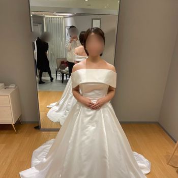 シンプルな上品ドレス