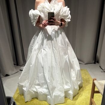 綺麗に体型が隠せるドレス