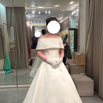 王道オフショルドレス