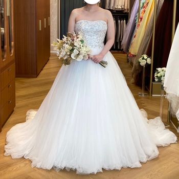 スタイリッシュなウエディングドレス