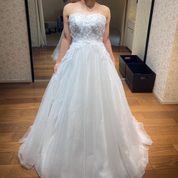 王道のレースドレス