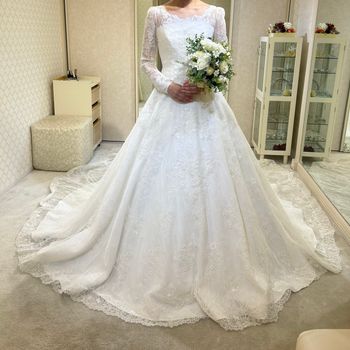 レースが素敵なバックスタイル