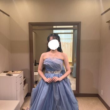 奥行きあるブルードレス