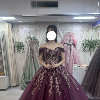 深みのあるボルドードレス