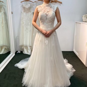 後ろ姿がきれいなドレス