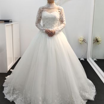 ロイヤルウェディングのようなドレス