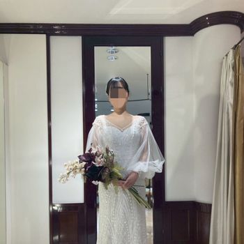 キラキラビーディング、取り外せる袖と、取り外せる背中リボン