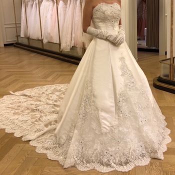 刺繍が華やかなドレス