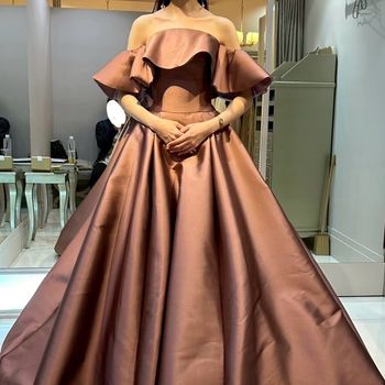 くすみピンクの大人可愛いドレス