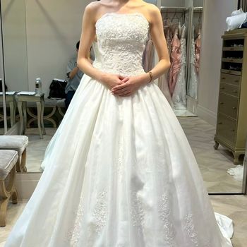 刺繍が綺麗なシンプルドレス