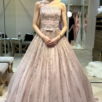 リボンデザインのキュートなドレス