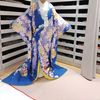 桜模様の青い色打掛。軽くて着やすいが、シンプルさと青い色があまり