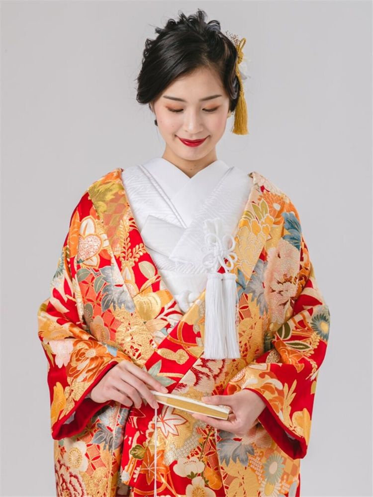 桃山花灯り 赤 La Vie Pure ラヴィ ピュール ウェディングドレスの口コミサイト ウエディングパークドレス