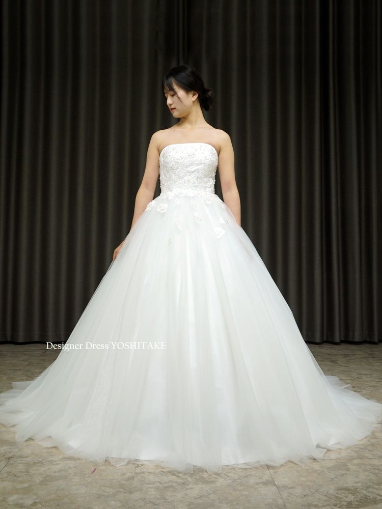 白チュールドレス 上半身レース ビジュー パニエ付 結婚式挙式 教会 フォト婚 サンプルドレスは即現物購入可能 オーダーの場合は制作期間3週間から6週間 Wedding Dress Yoshitake ウエディングドレス ヨシタケ ウェディングドレスの口コミサイト ウエディング
