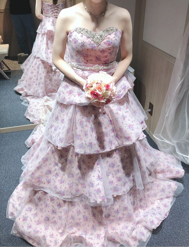 キュート!可愛いものが好きな方におすすめの花柄ドレス!