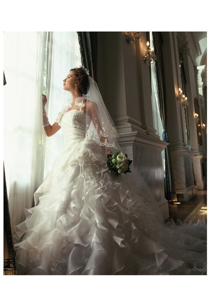 幾重にも重なる フリルのウェディングドレス 愛ロイヤルウエディング アイロイヤルウエディング ウェディングドレスの口コミサイト ウエディングパークドレス 幾重にも重なる フリルのウェディングドレス 愛ロイヤルウエディング アイロイヤルウエディング ウェディングドレスの口コミサイト ウエディングパークドレス