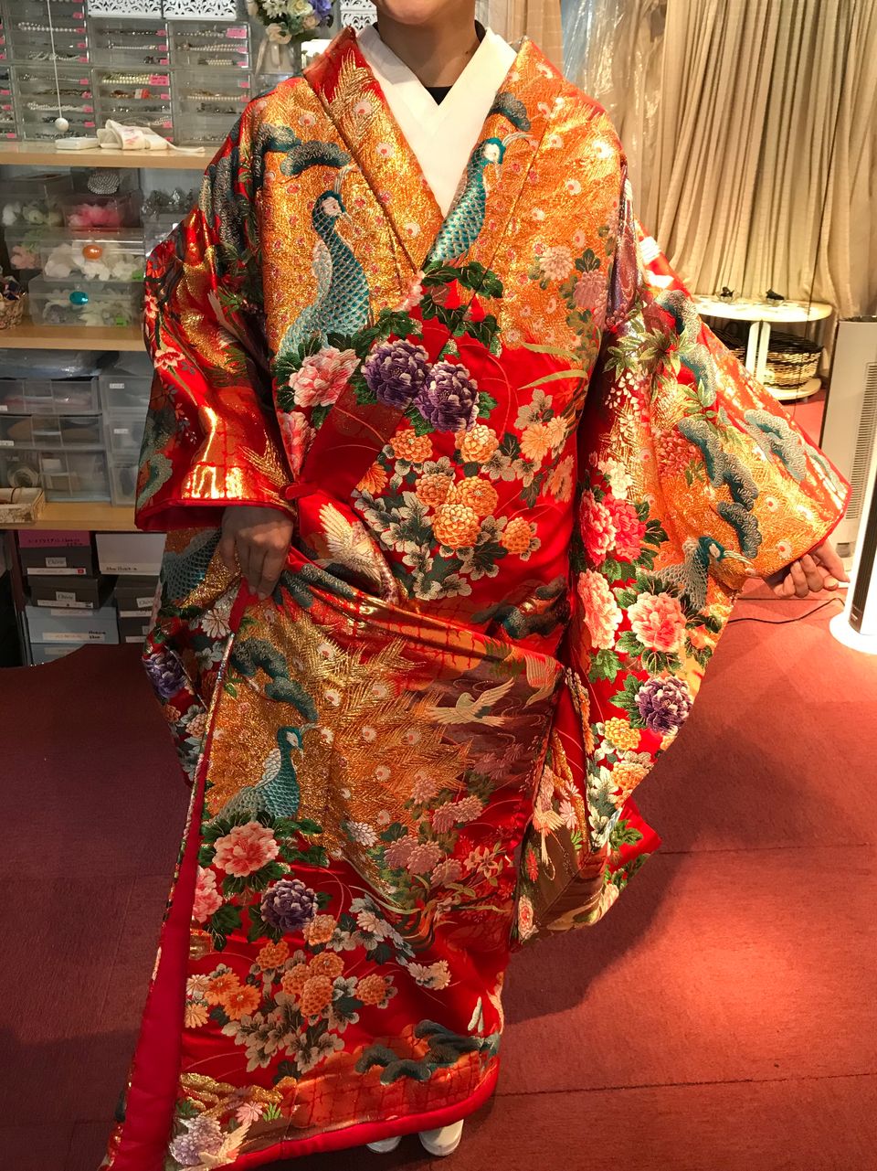 赤が印象的な色打掛