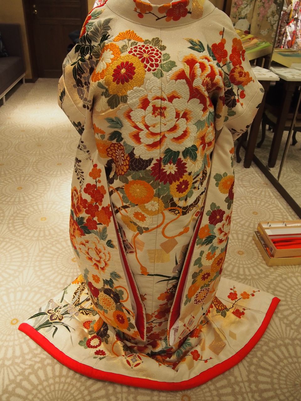 素敵な刺繍の色打掛