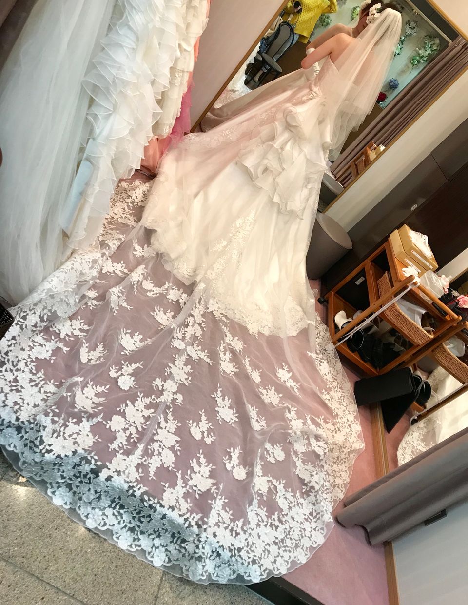 トレーンが綺麗な王道ドレス