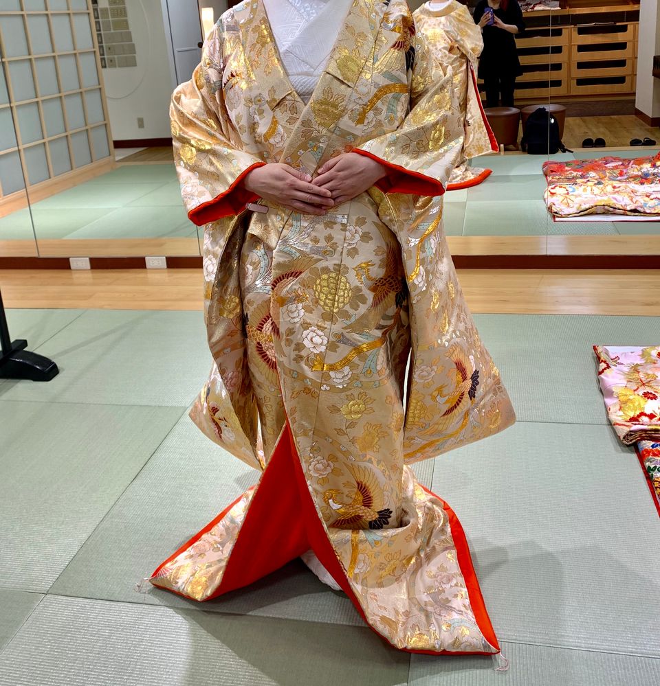 ゴールドベースの色打掛