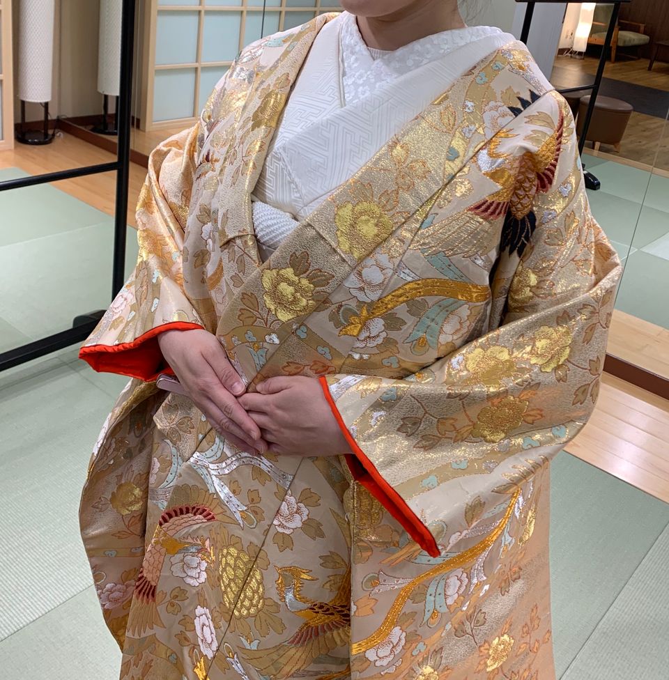 ゴールドベースの色打掛