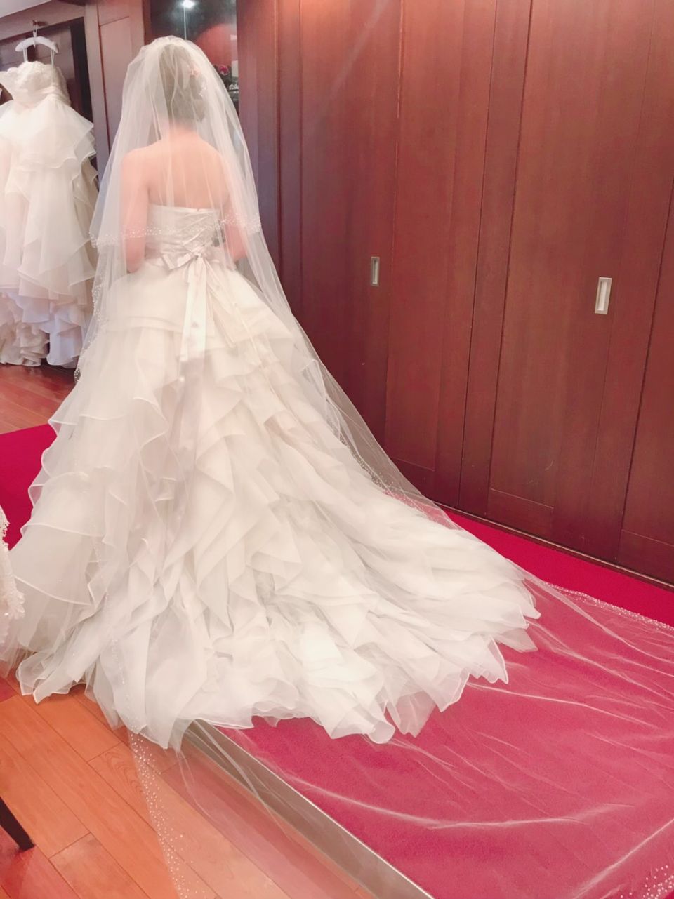 ボリュームたっぷりのドレス