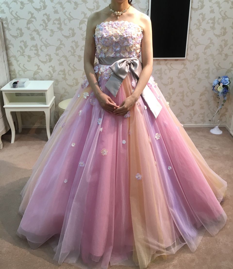 お花とミックスカラーのかわいいドレス
