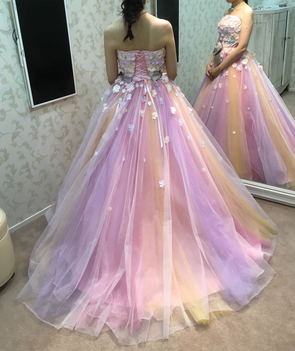 お花とミックスカラーのかわいいドレス