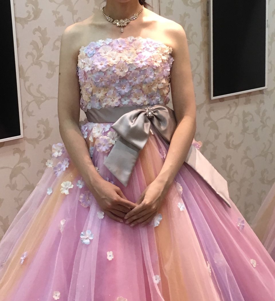 お花とミックスカラーのかわいいドレス