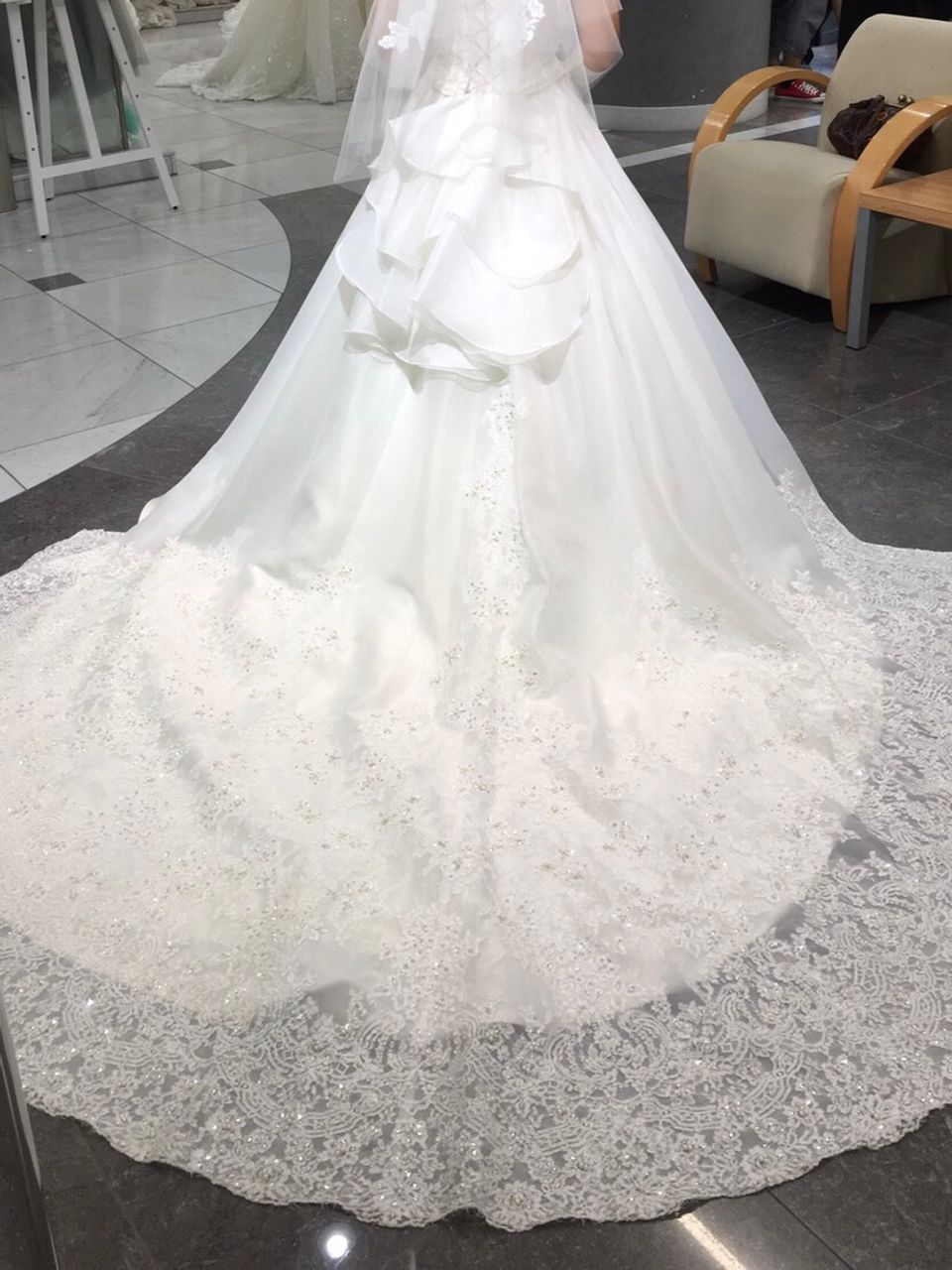 シンプルなAラインドレス