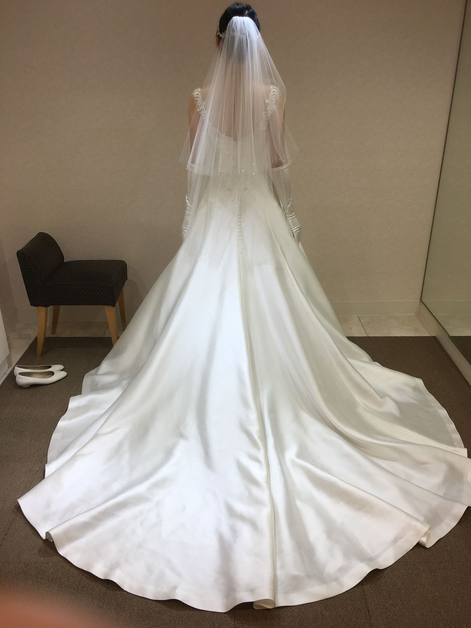 シンプルで上品なドレス