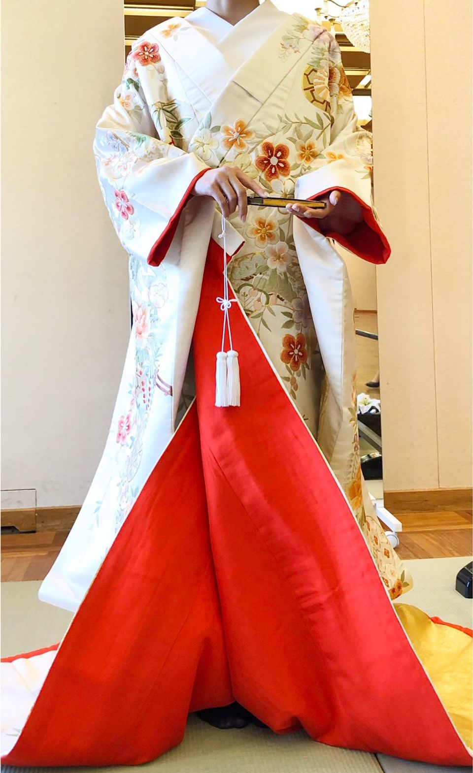 内側の赤が印象的な可愛らしい印象