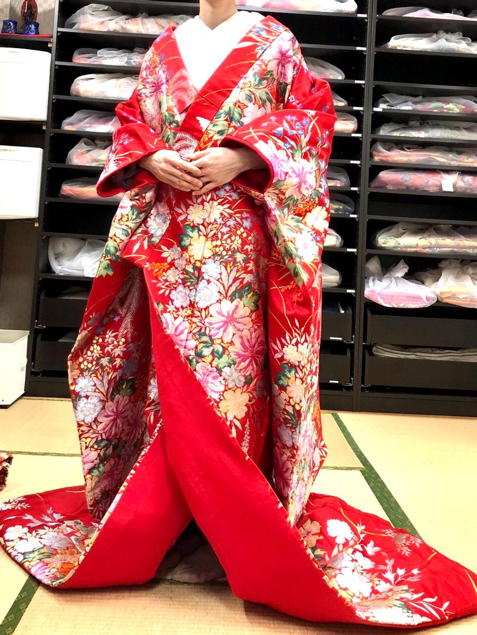 朱色ではなく赤色の色打ち掛け