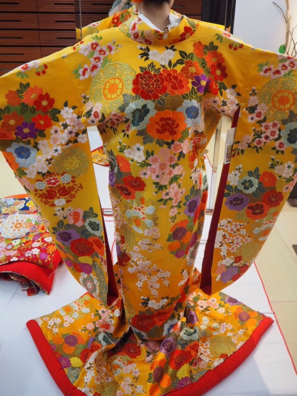 華やかな色打掛
