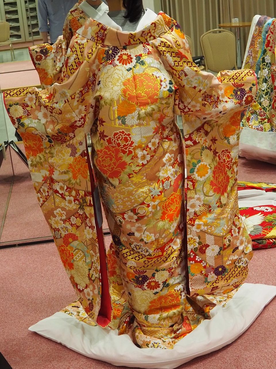 華やかな色打掛