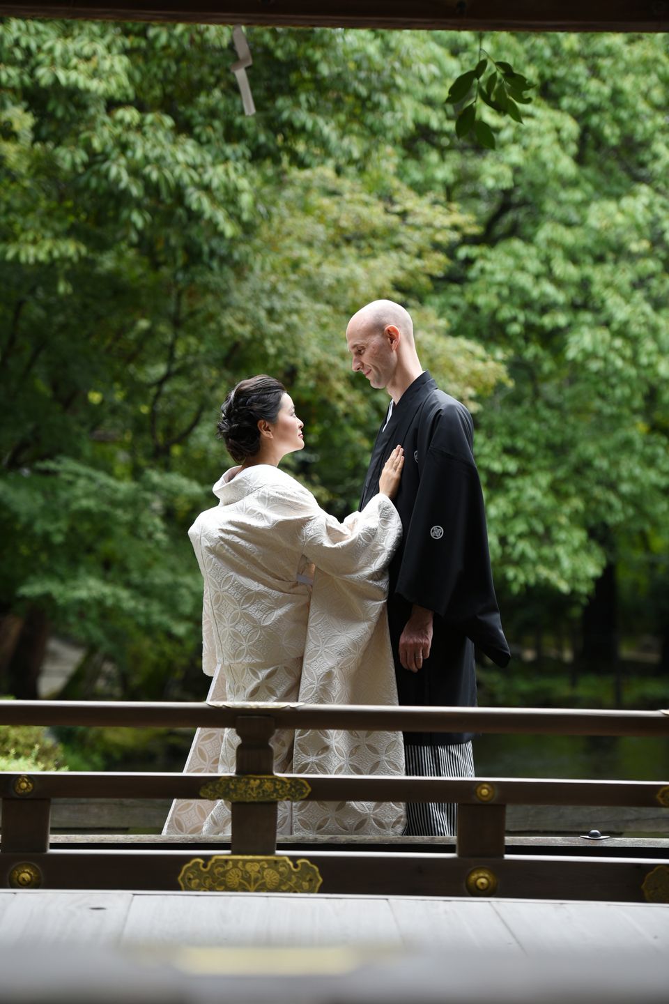 はれ女の私たちは、京都の神社で結婚式を開いてました。