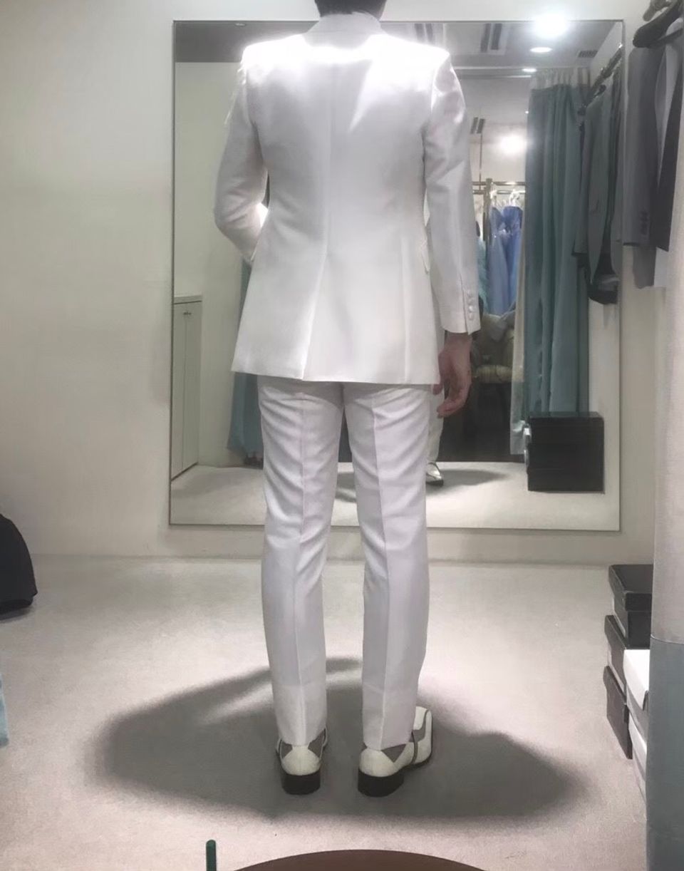 王道の真っ白タキシード