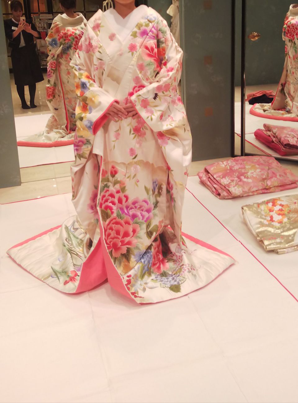 白ベースのキュートな色打掛