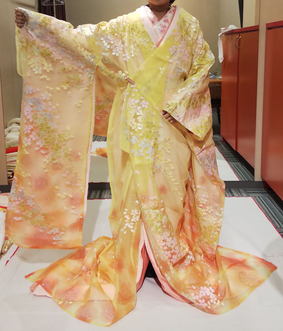 黄色のオーガンジーの色打掛