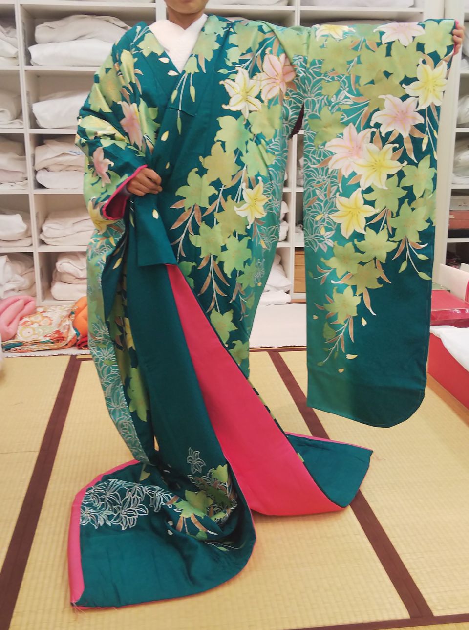 古風な緑色の素敵な色打掛