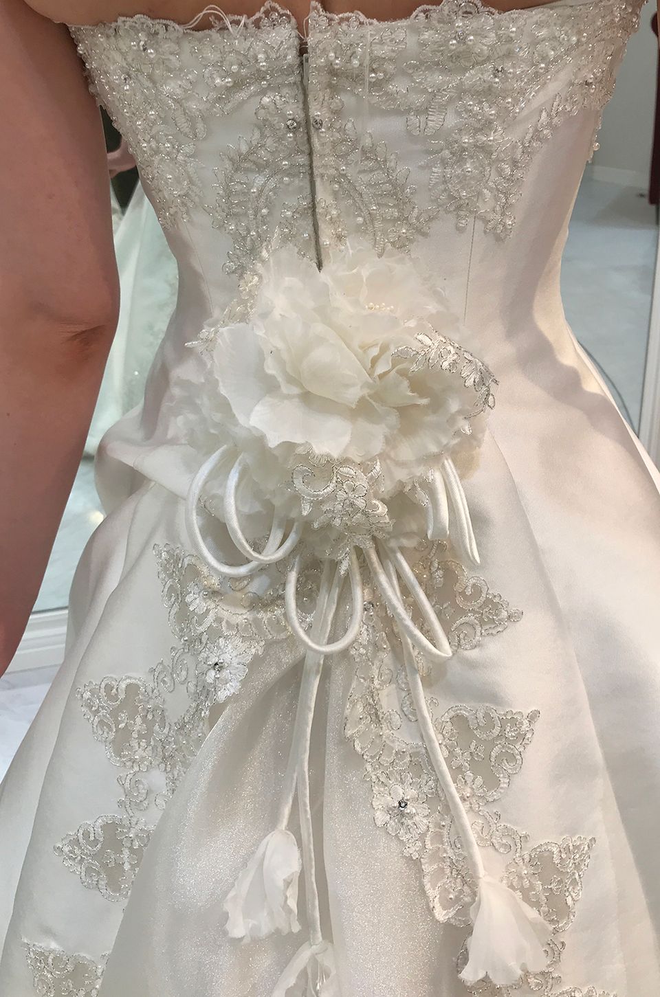 銀糸の入ったロングトレーンドレス♡
