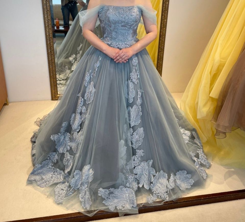 くすみブルーが素敵なフィオーレビアンカ人気のデザイン