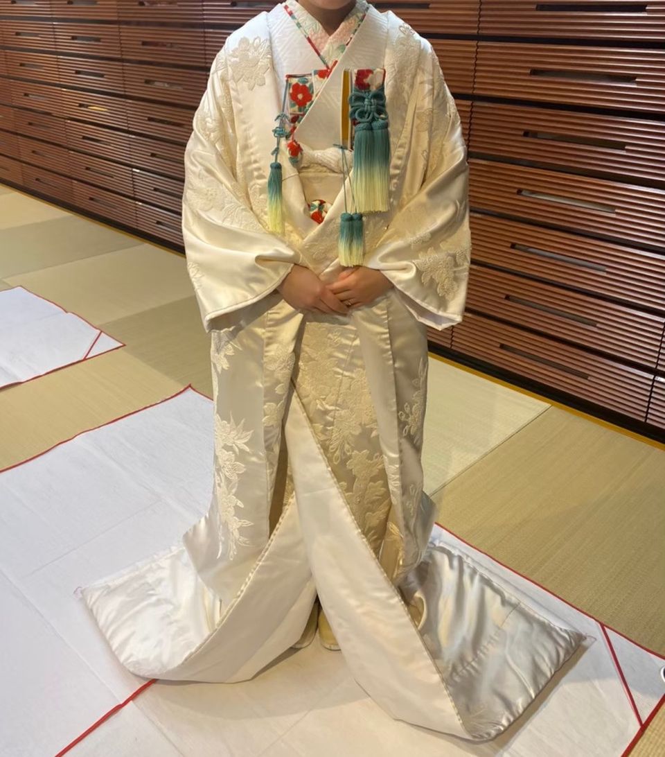 パールと刺繍が素敵な白無垢