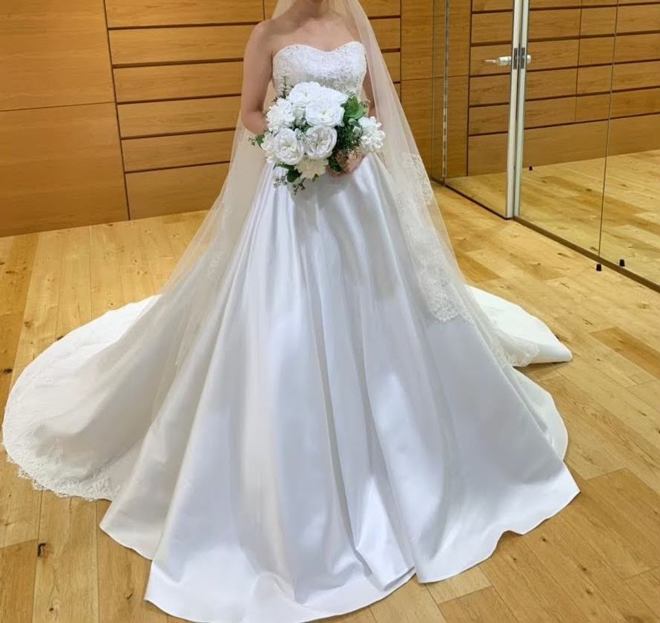 プリンセスラインのドレスをAライン風にバランスよく